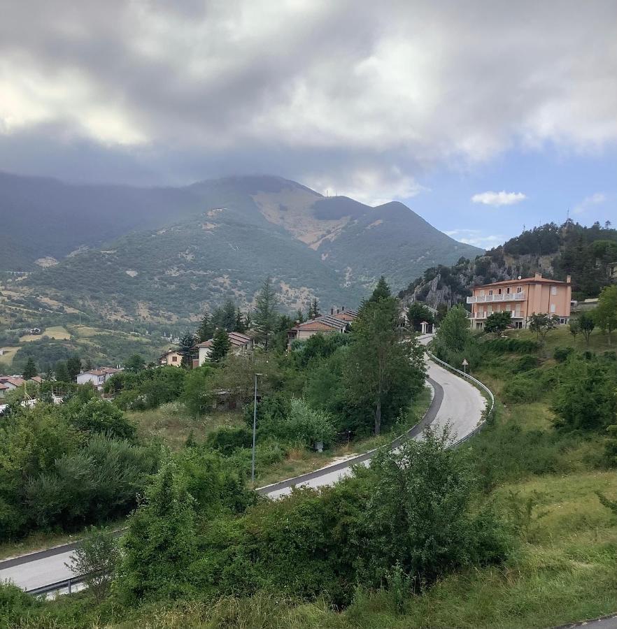 Villa La Cerbiatta Castel Di Sangro Exterior foto